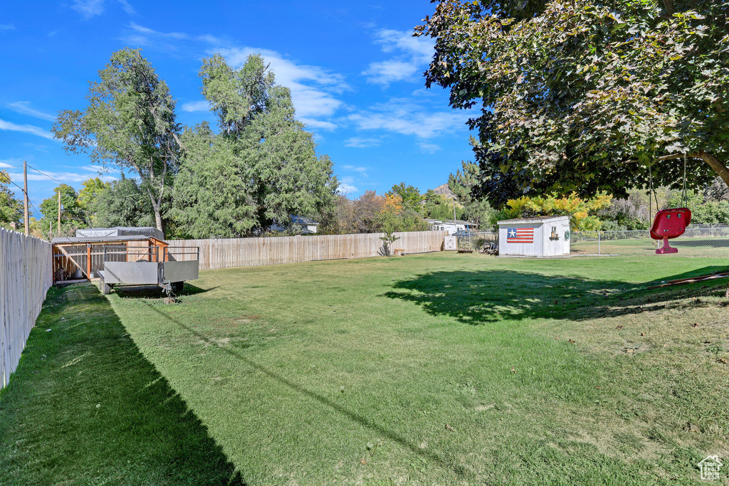 View of yard featuring a storage shed