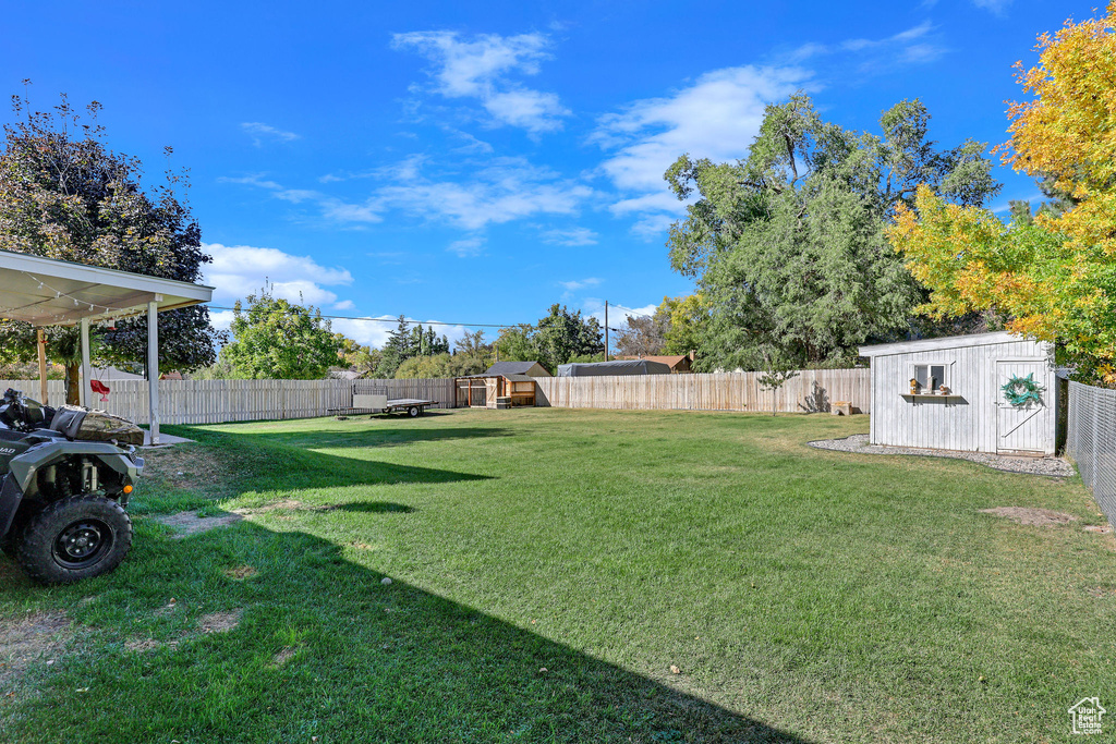 View of yard with a shed