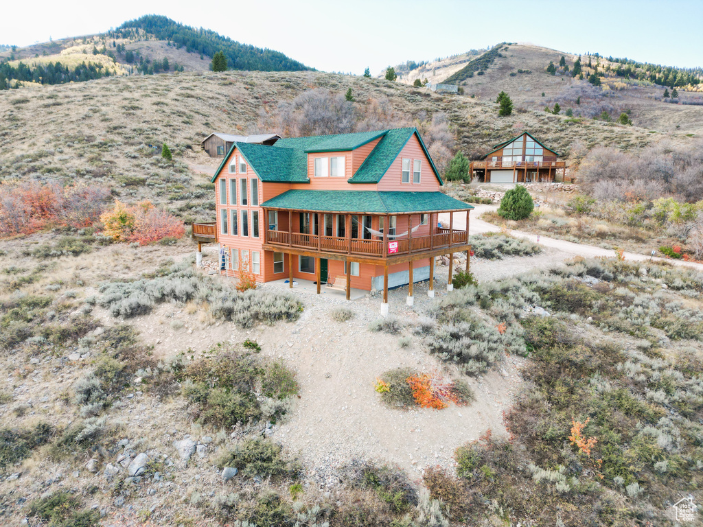 Bird's eye view with a mountain view