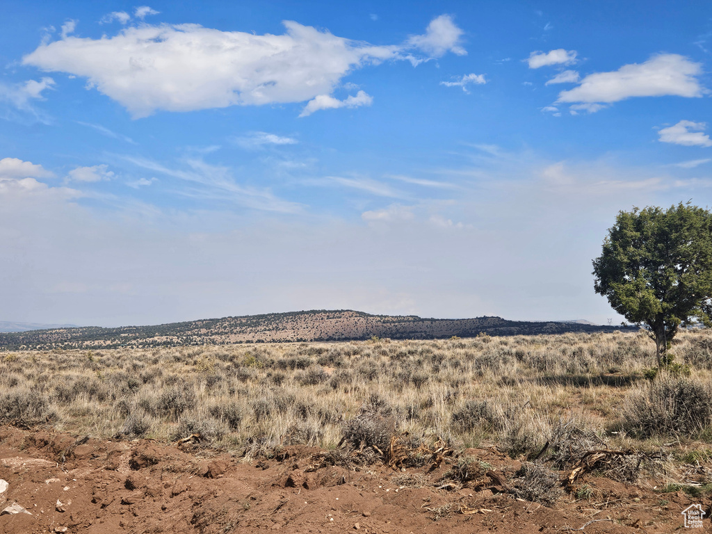 View of mountain feature