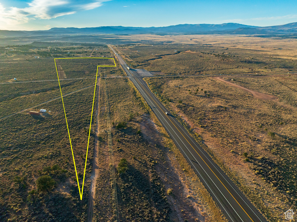 Birds eye view of property featuring a mountain view