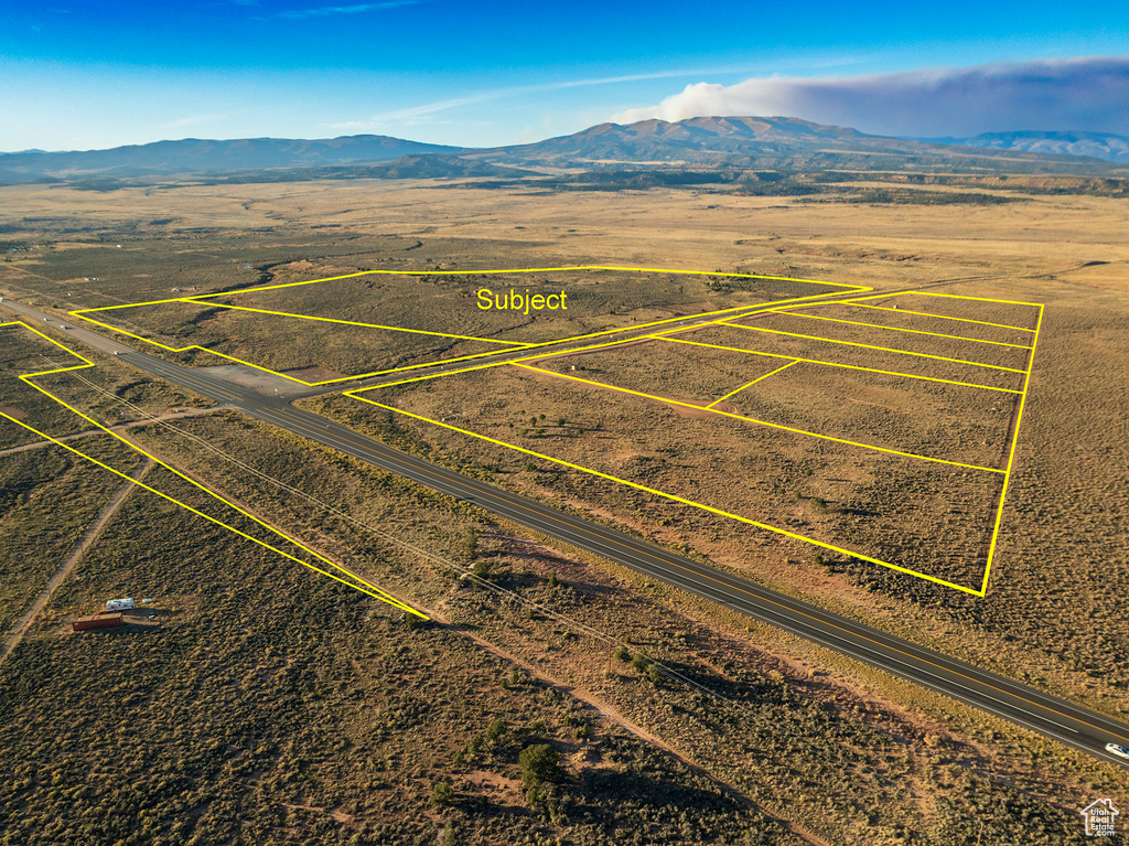 Birds eye view of property featuring a mountain view