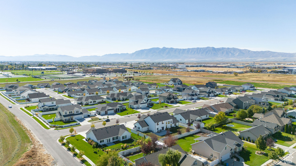 Drone / aerial view featuring a mountain view