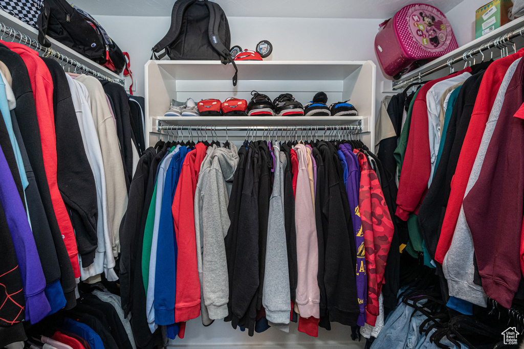 View of walk in closet