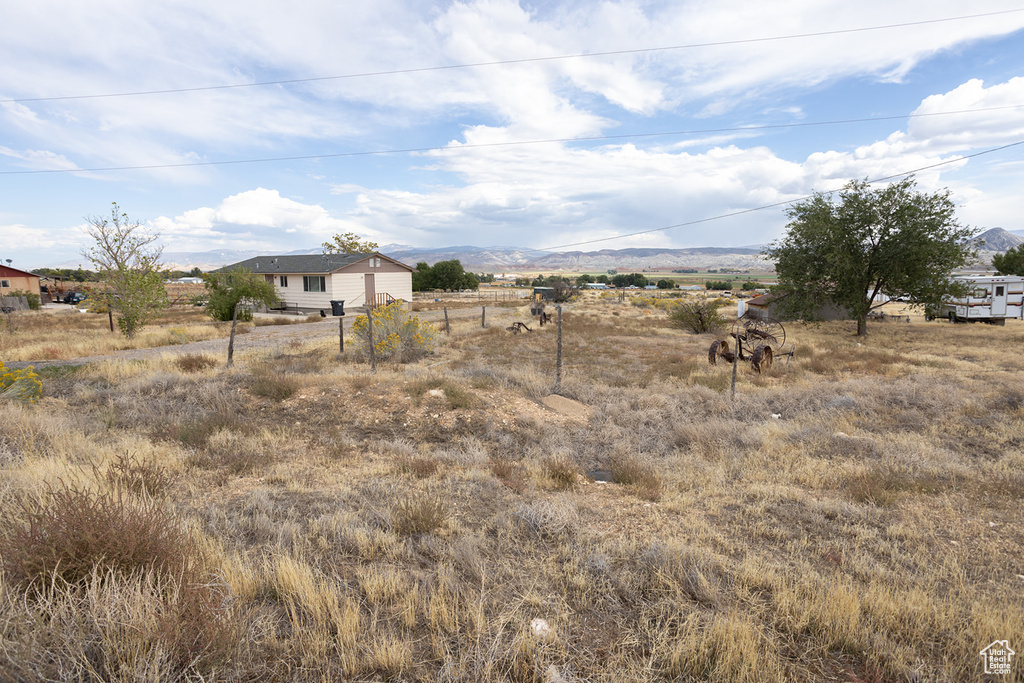 View of yard featuring a rural view and a mountain view