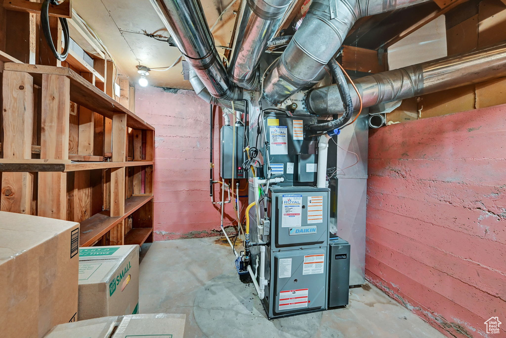 Utility room with heating unit