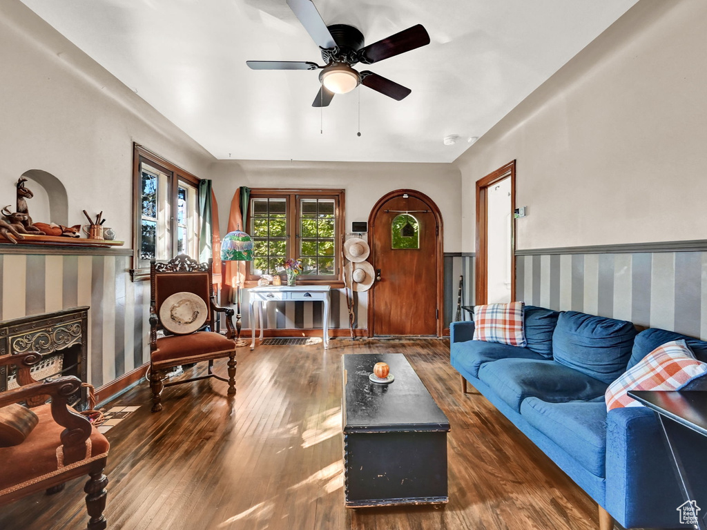 Living room featuring ceiling fan and dark hardwood / wood-style floors