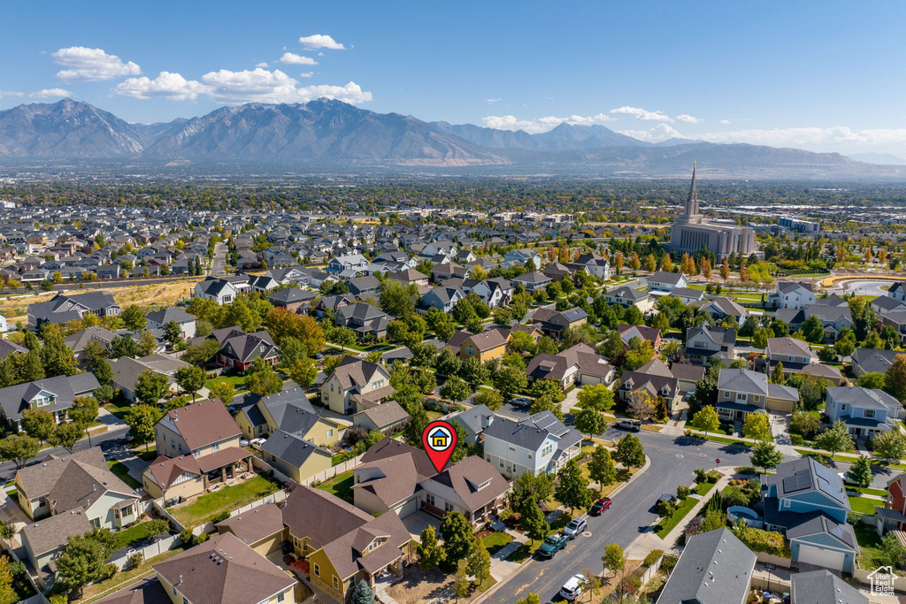 Aerial view with a mountain view