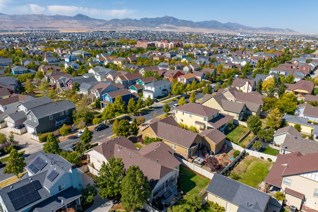 Aerial view with a mountain view