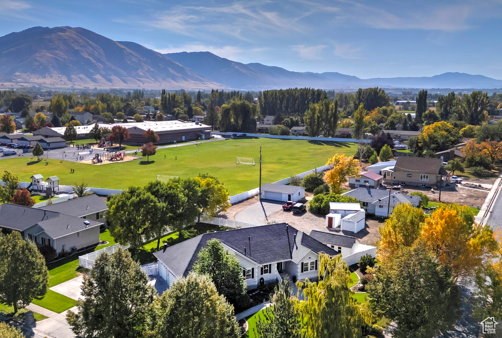 Birds eye view of property featuring a mountain view