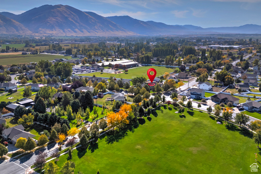 Drone / aerial view featuring a mountain view