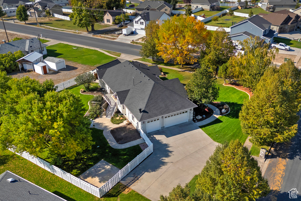 Birds eye view of property