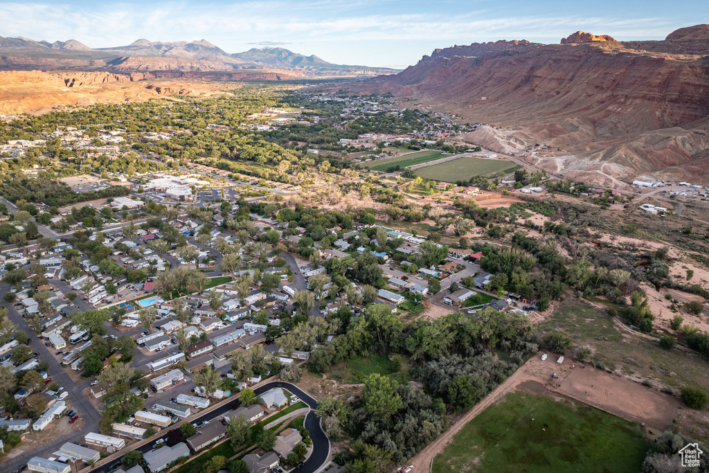 Aerial view with a mountain view