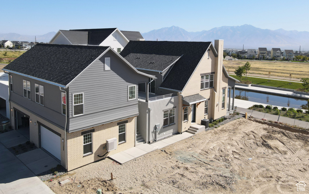 View of home\\\\\\\\\\\\\\\\\\\\\\\\\\\\\\\\\\\\\\\\\\\\\\\\\\\\\\\\\\\\\\\'s exterior with a mountain view and a garage