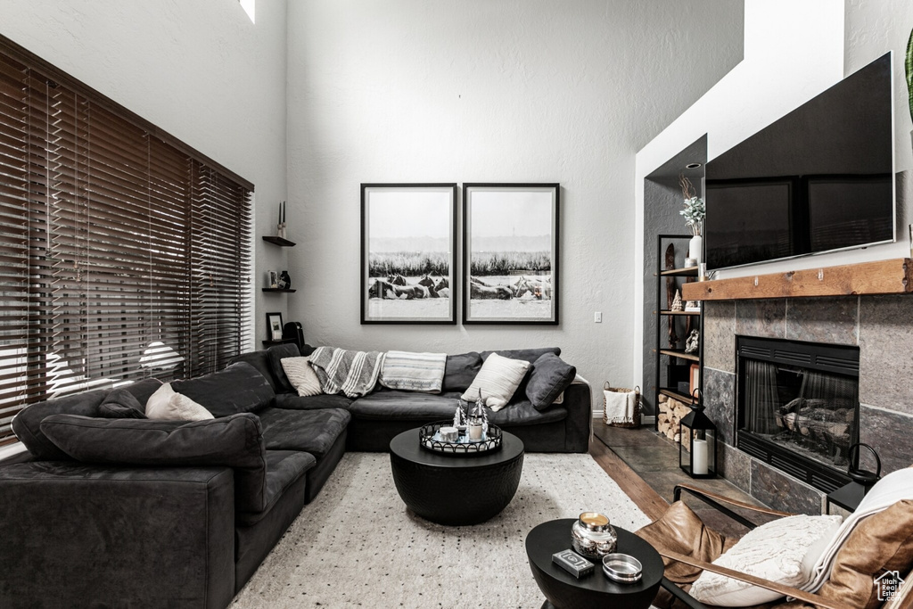 Living room with light wood-type flooring and a tiled fireplace