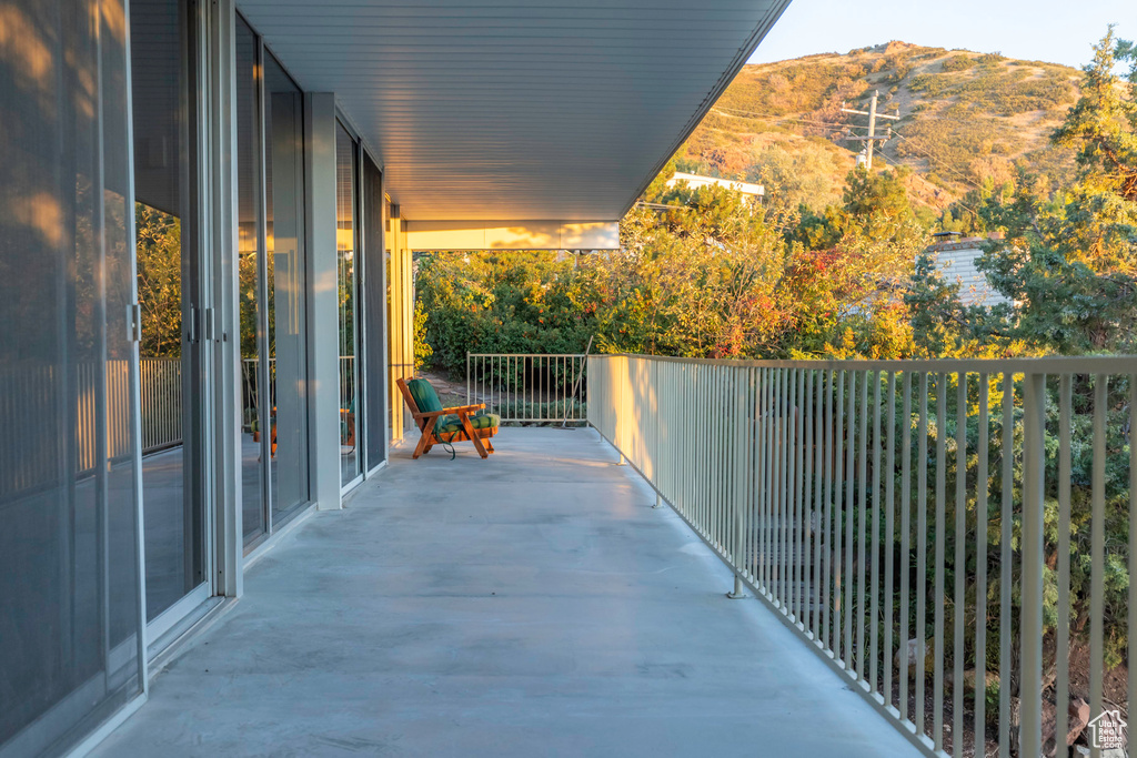 Balcony featuring a mountain view