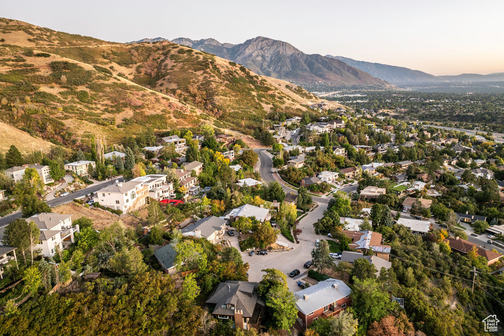 Bird's eye view with a mountain view