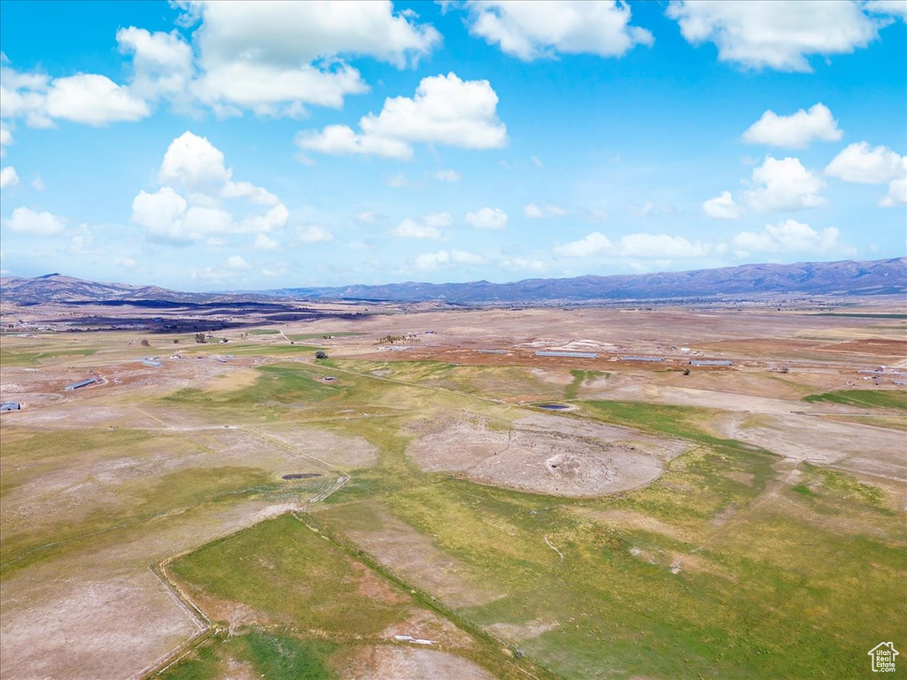 Aerial view with a mountain view