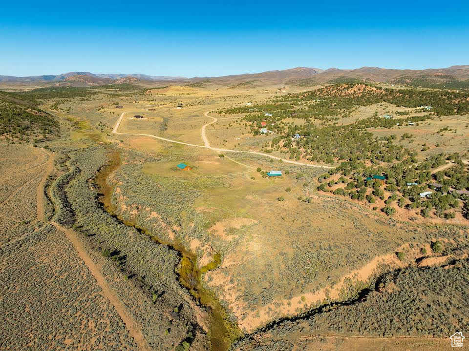 Bird\\\\\\\'s eye view with a mountain view