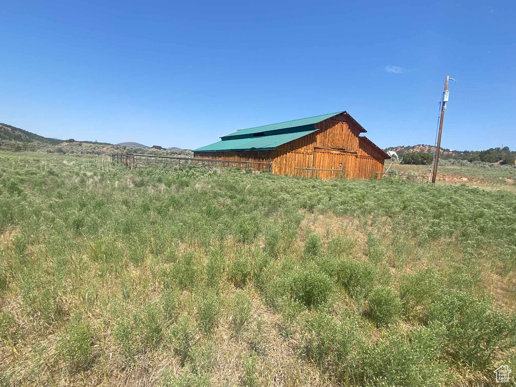 View of yard featuring a rural view and an outdoor structure