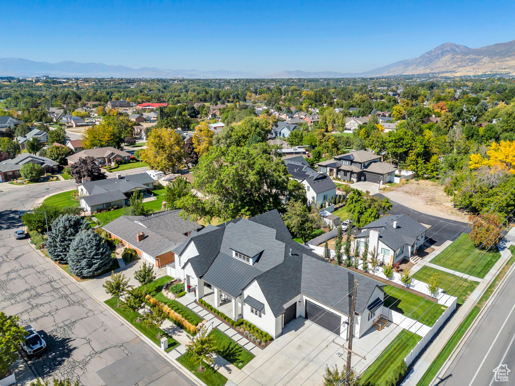 Drone / aerial view featuring a mountain view