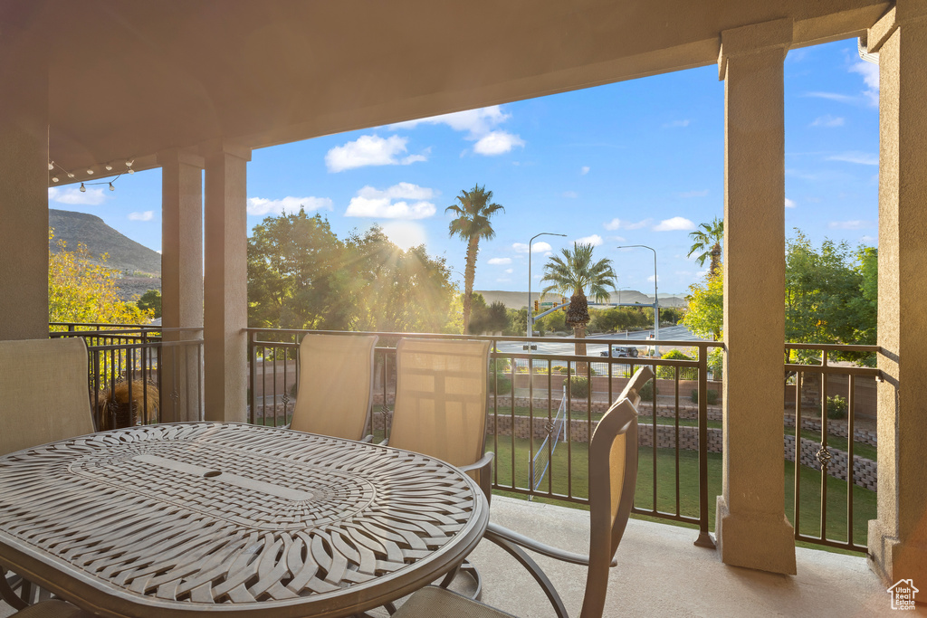 Balcony featuring a mountain view