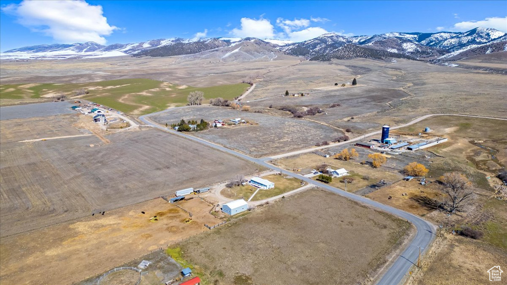 Aerial view with a mountain view