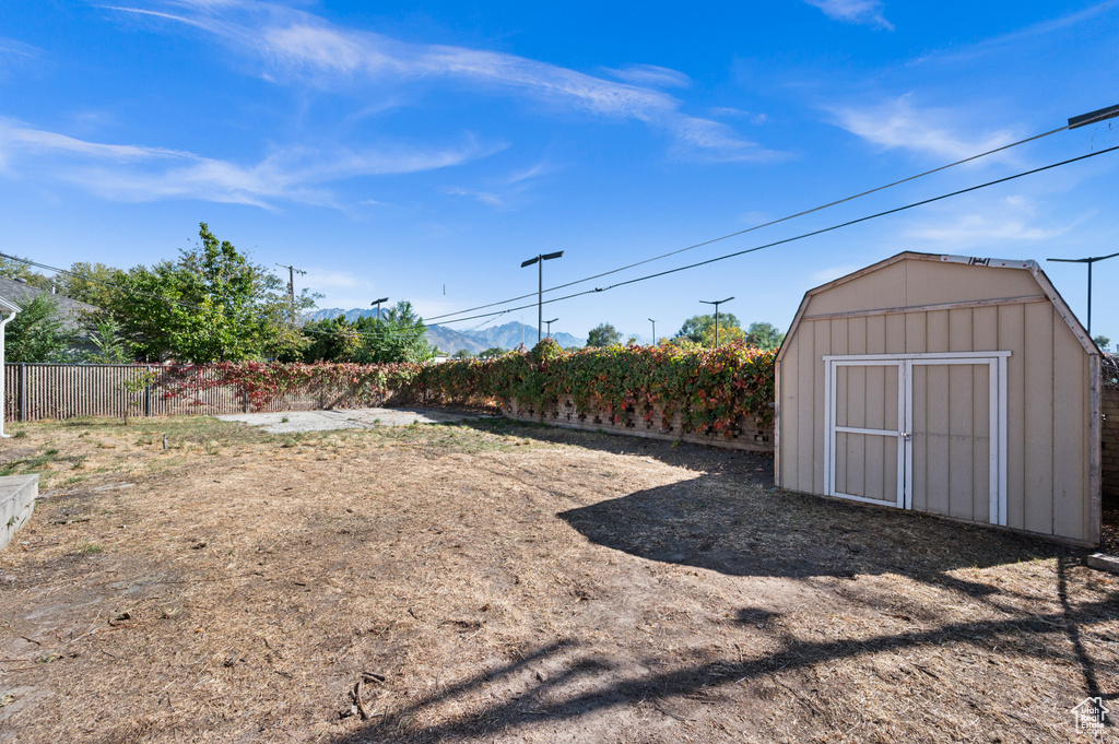 View of yard with a storage shed