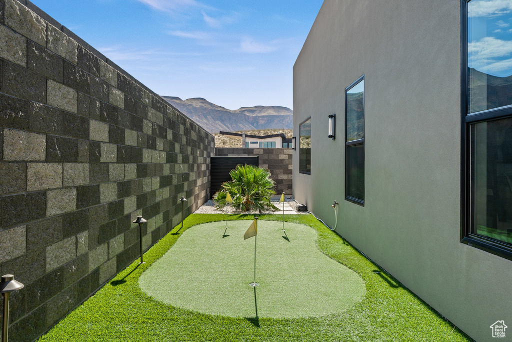 View of yard featuring a mountain view