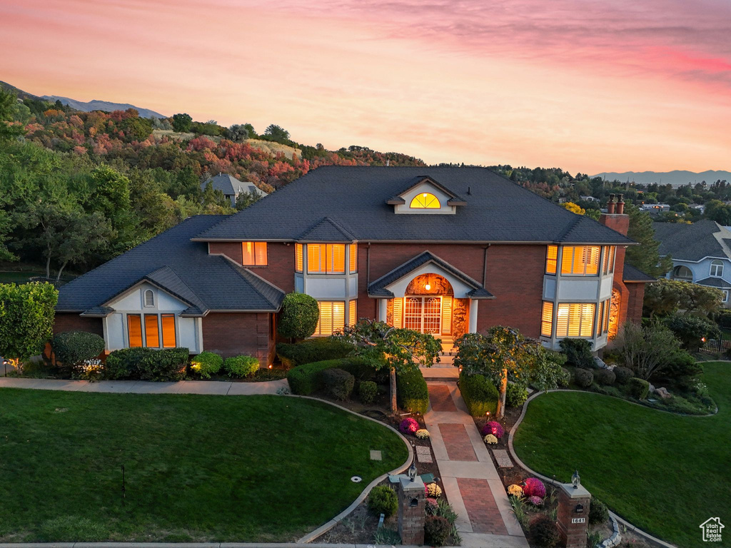 View of front of home featuring a yard