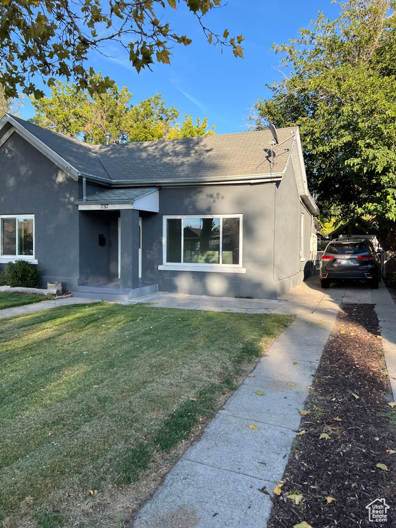 Ranch-style house featuring a front lawn