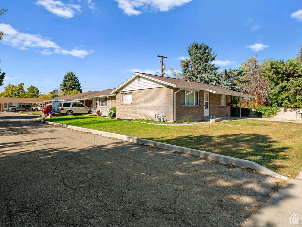 Ranch-style house with a front lawn