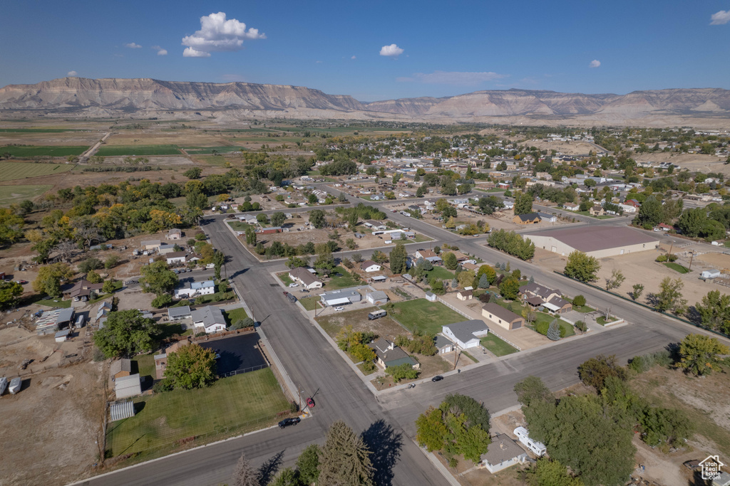 Aerial view with a mountain view