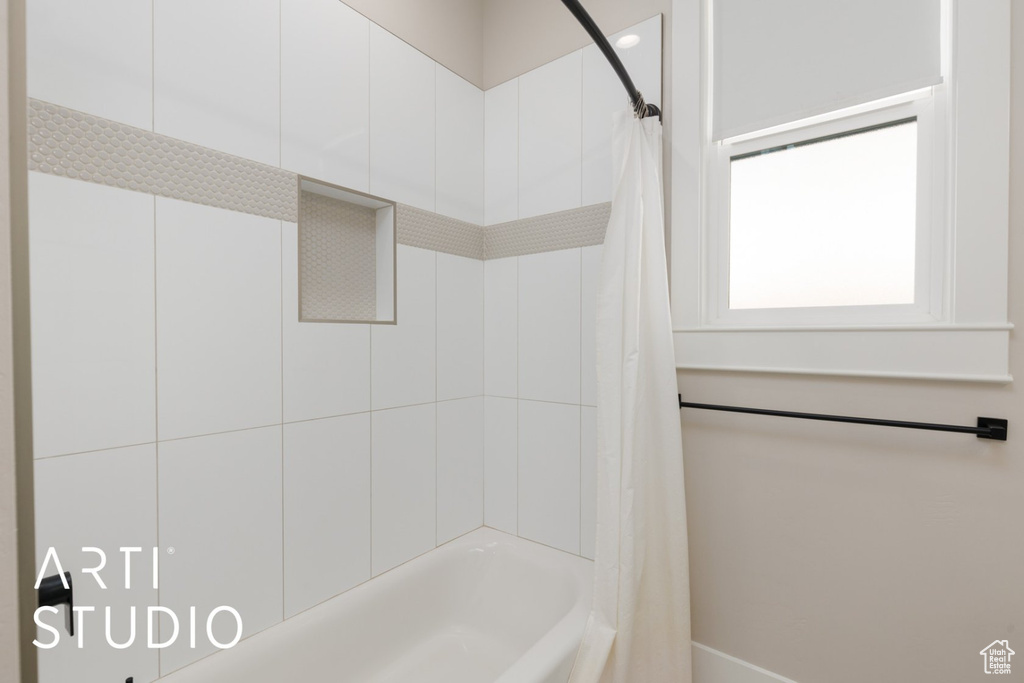 Bathroom with shower / bath combo with shower curtain