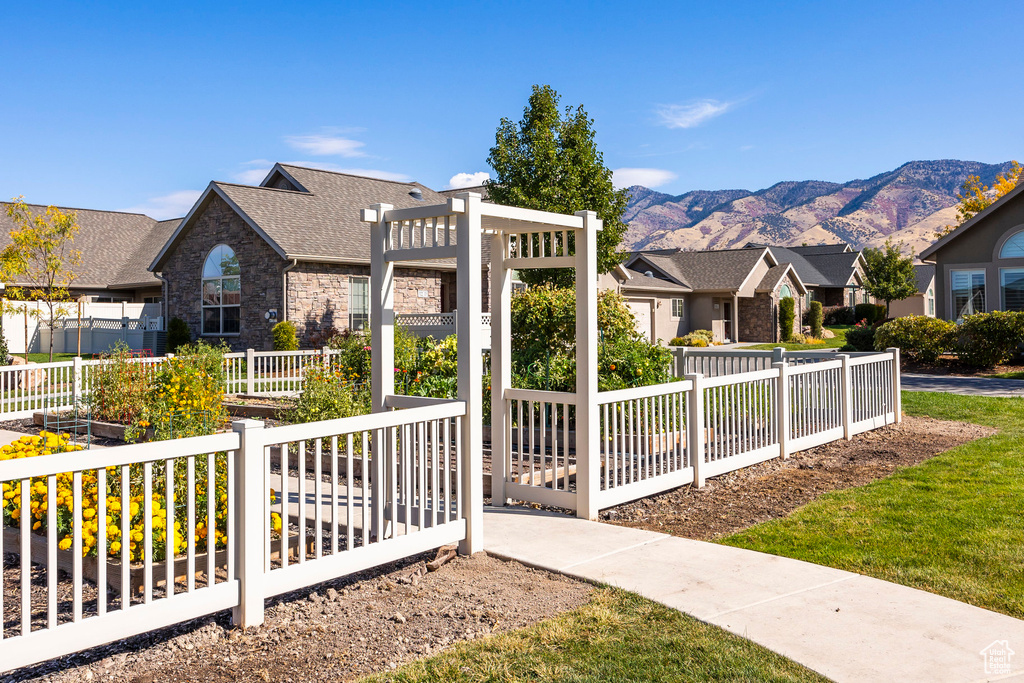 View of home's community with a mountain view