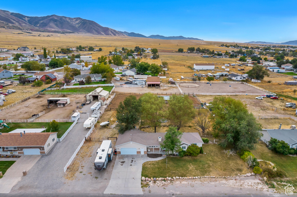 Birds eye view of property featuring a mountain view