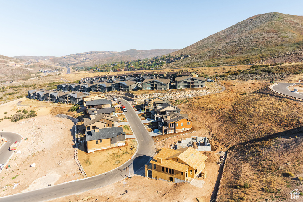 Aerial view with a mountain view