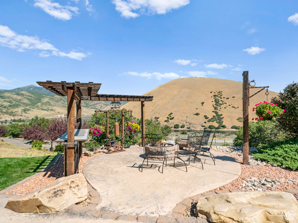 View of patio / terrace featuring a mountain view