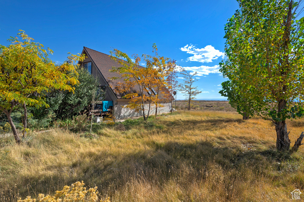 View of yard with a rural view