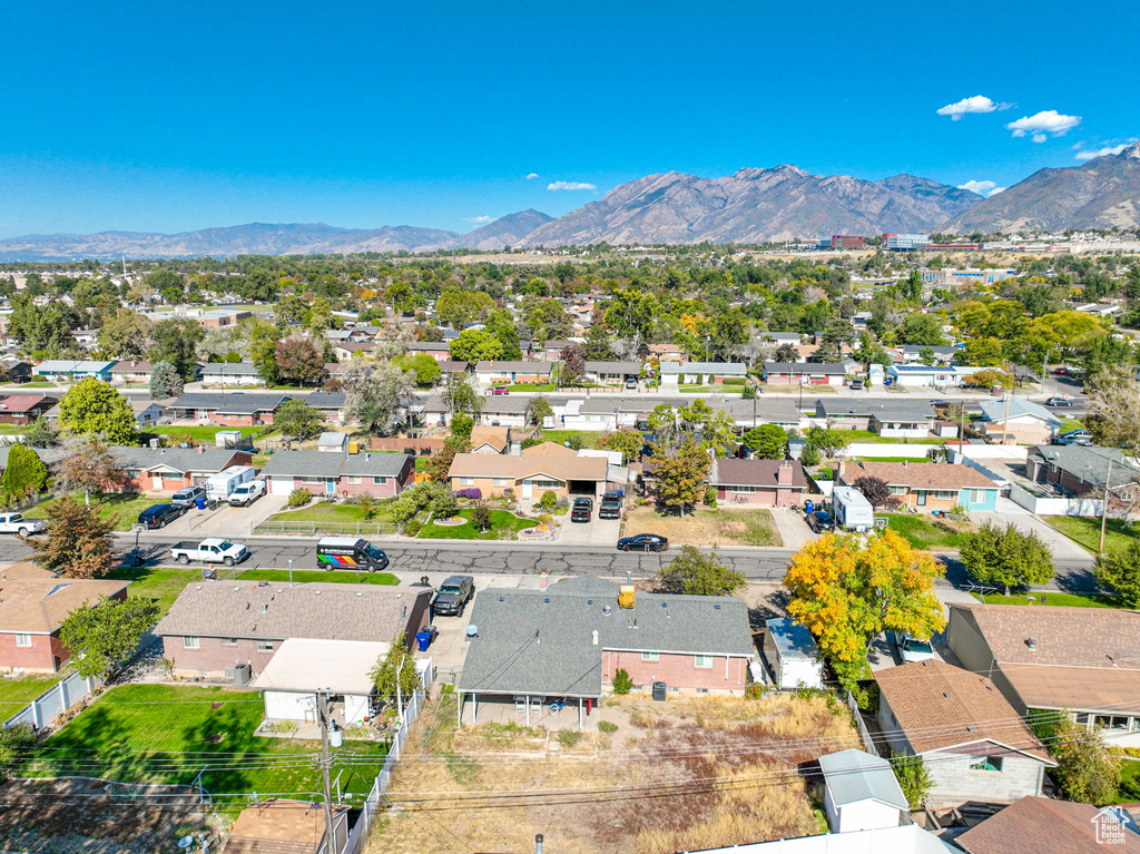 Bird\'s eye view featuring a mountain view