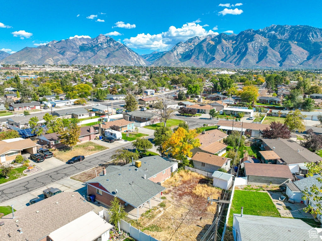 Aerial view with a mountain view