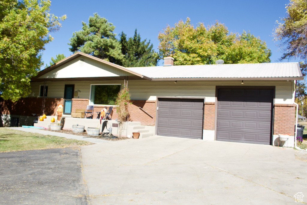 Ranch-style house featuring a garage