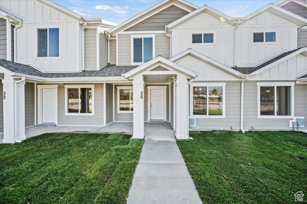 View of front of house featuring a front lawn
