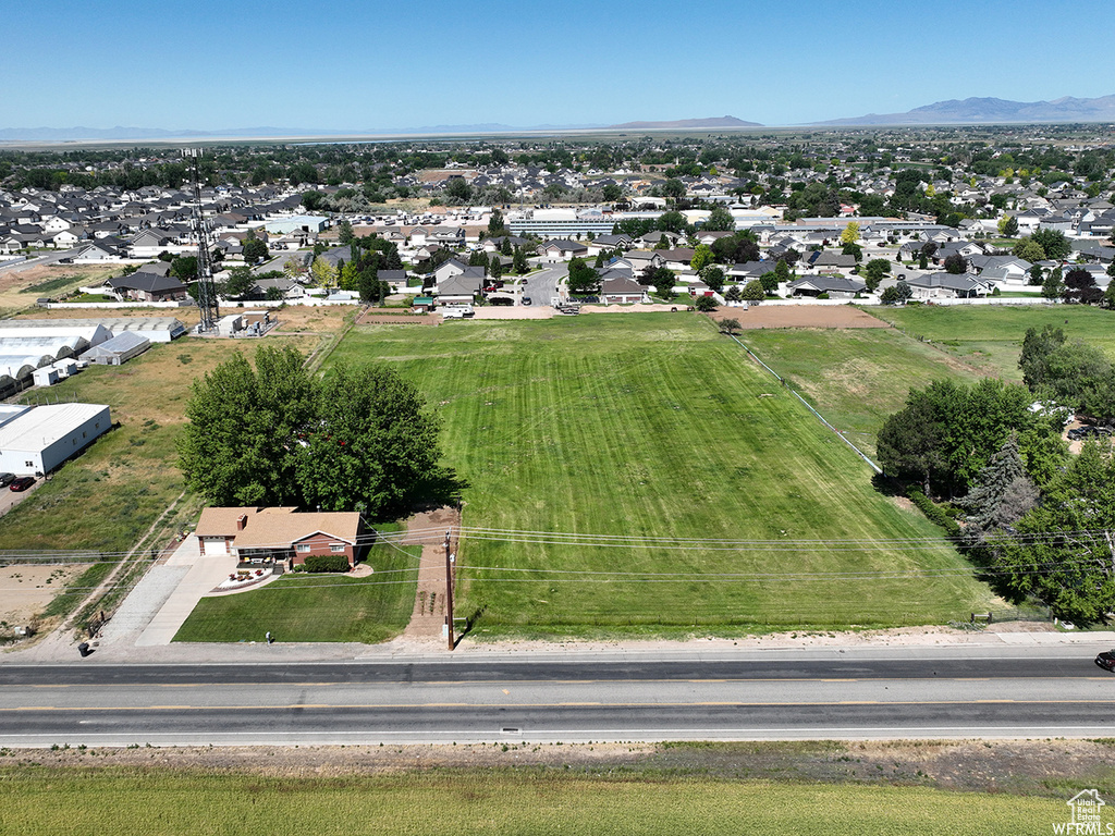 Bird\'s eye view with a mountain view