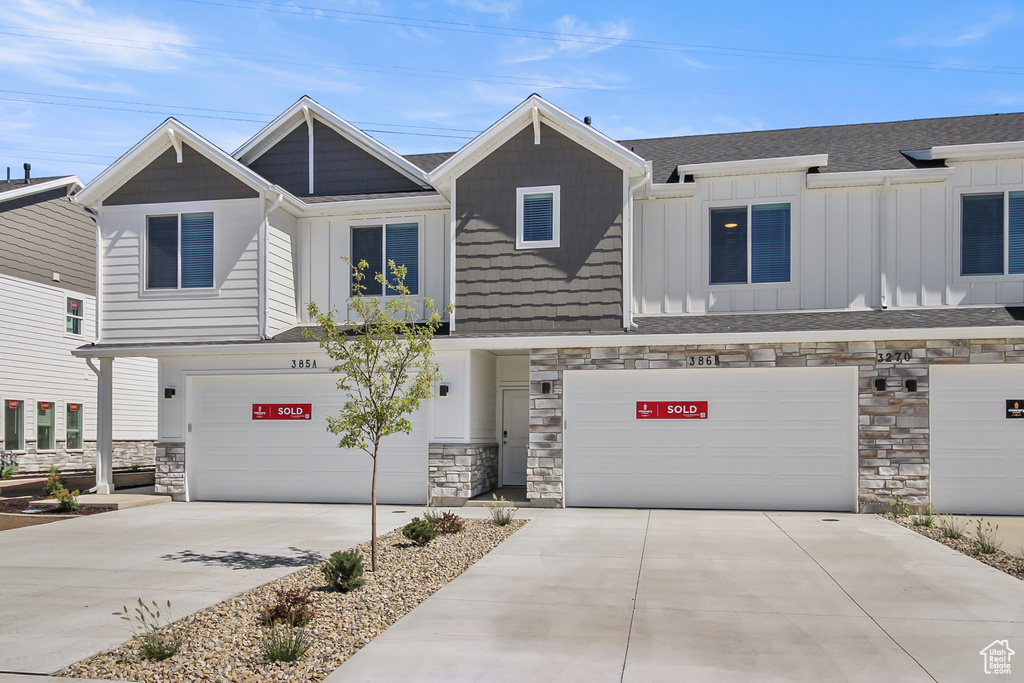 View of front of house featuring a garage