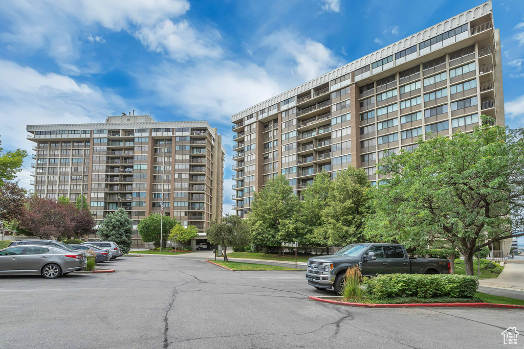 241 N Vine St Salt Lake City UT 84103 2,900