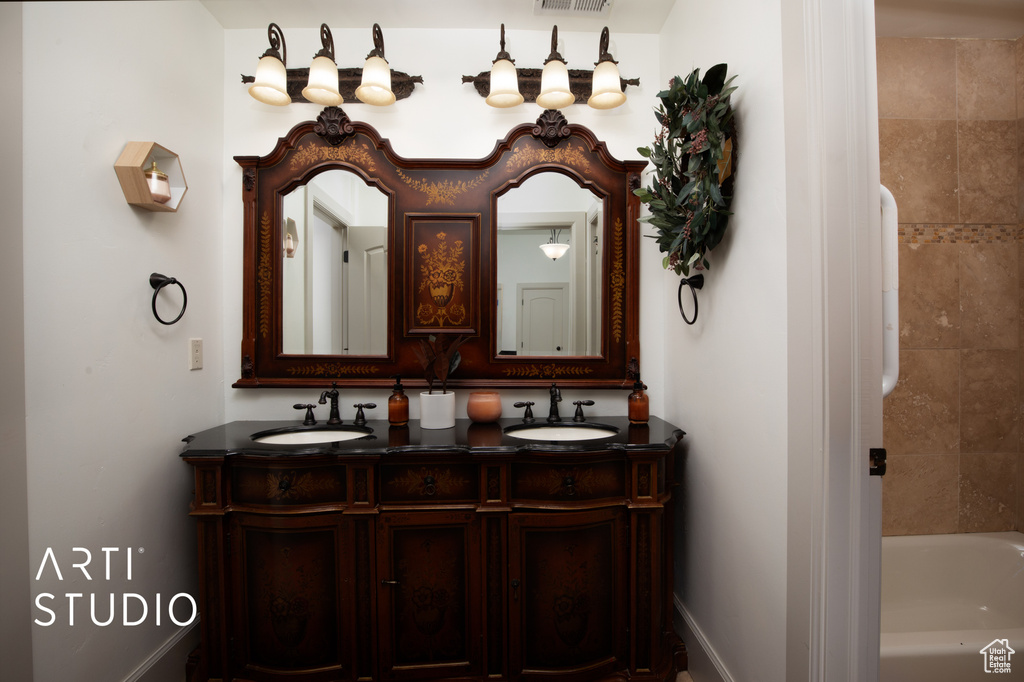 Bathroom with a bathtub and vanity