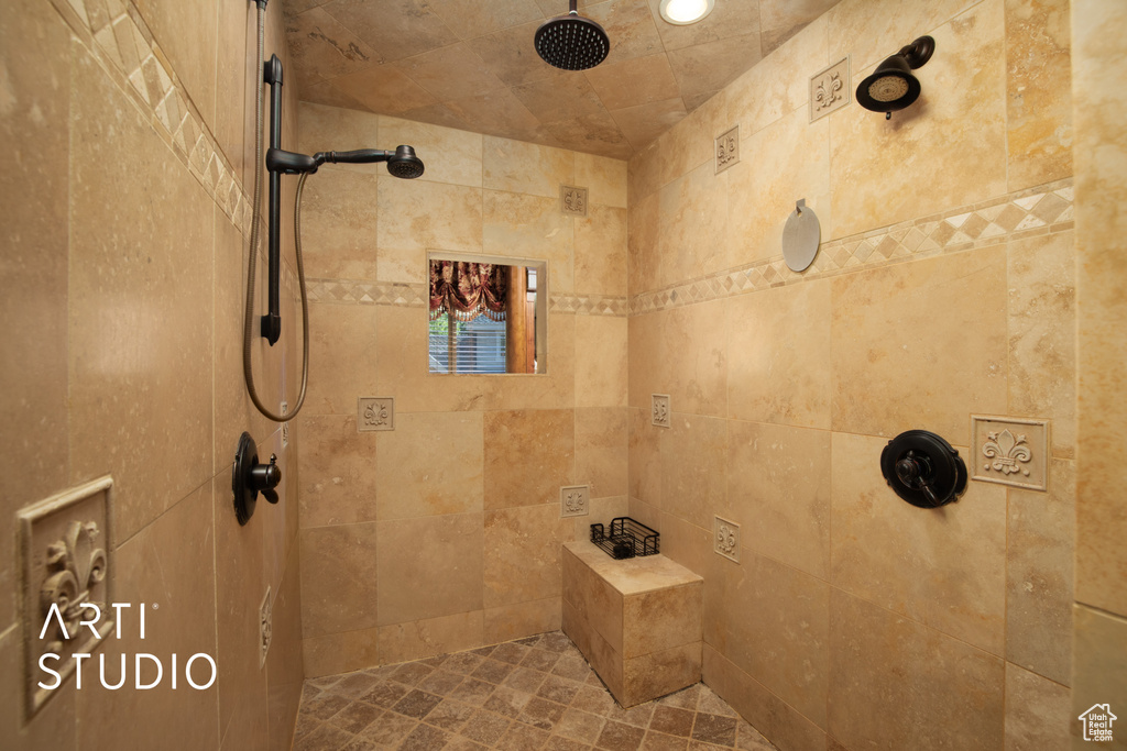 Bathroom featuring tiled shower