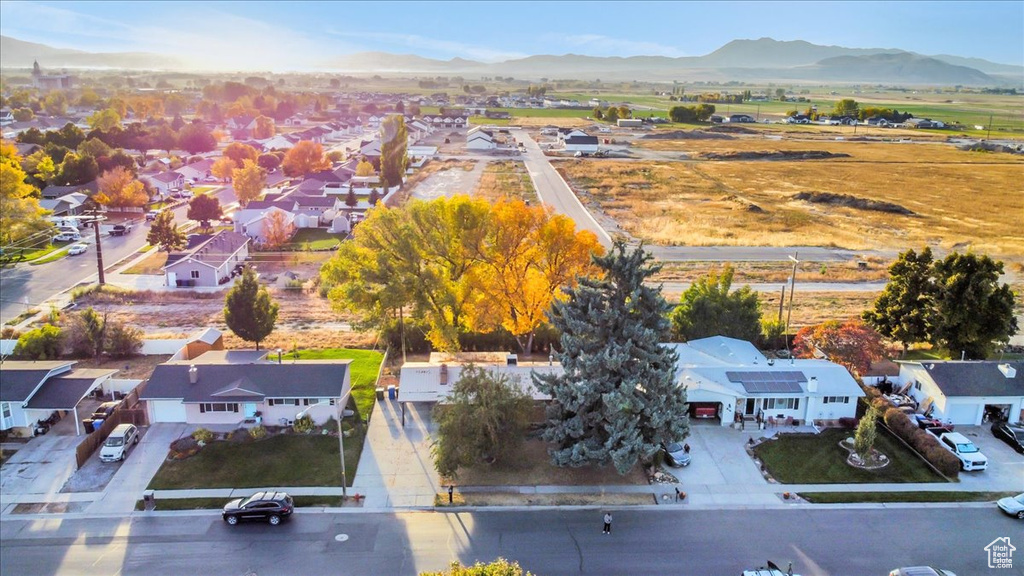 Birds eye view of property featuring a mountain view