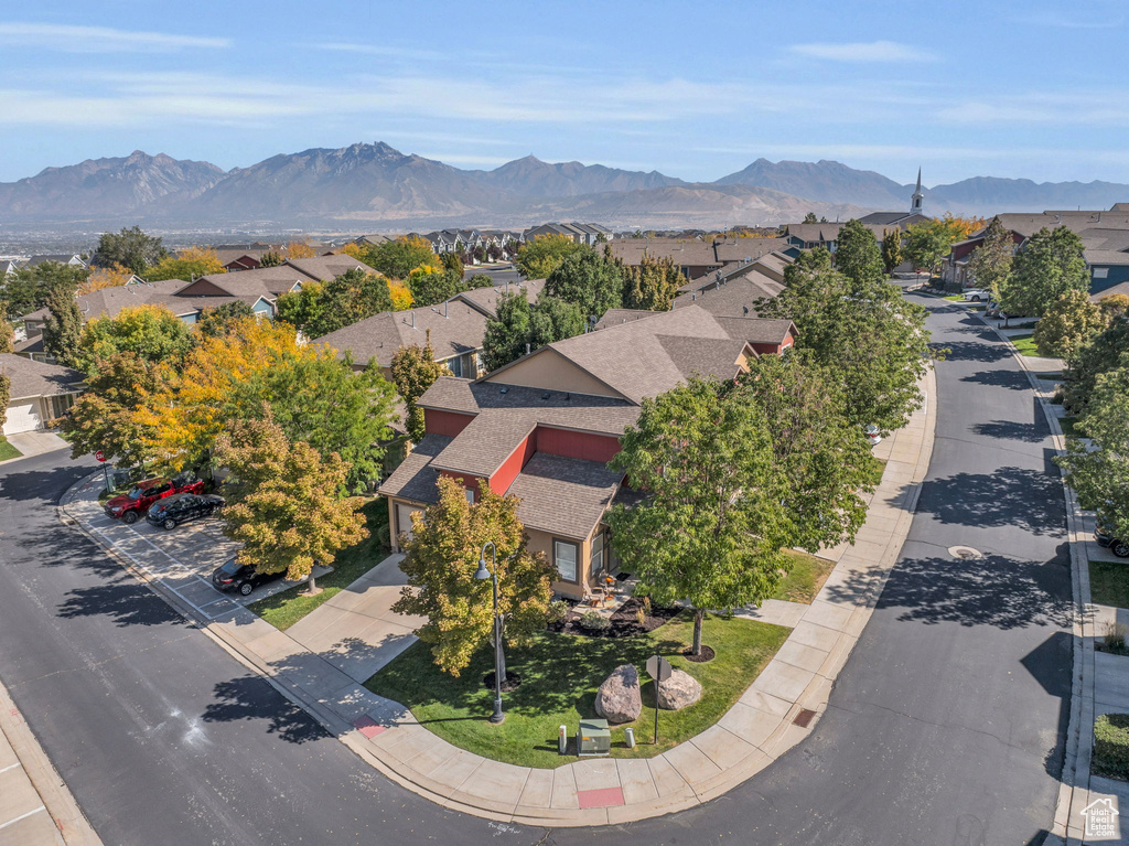 Drone / aerial view featuring a mountain view